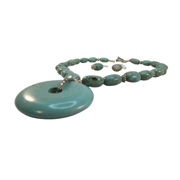 Green Gemstone Bead Necklace with Connecting Donut Pendant Set - Picture 10 of 12